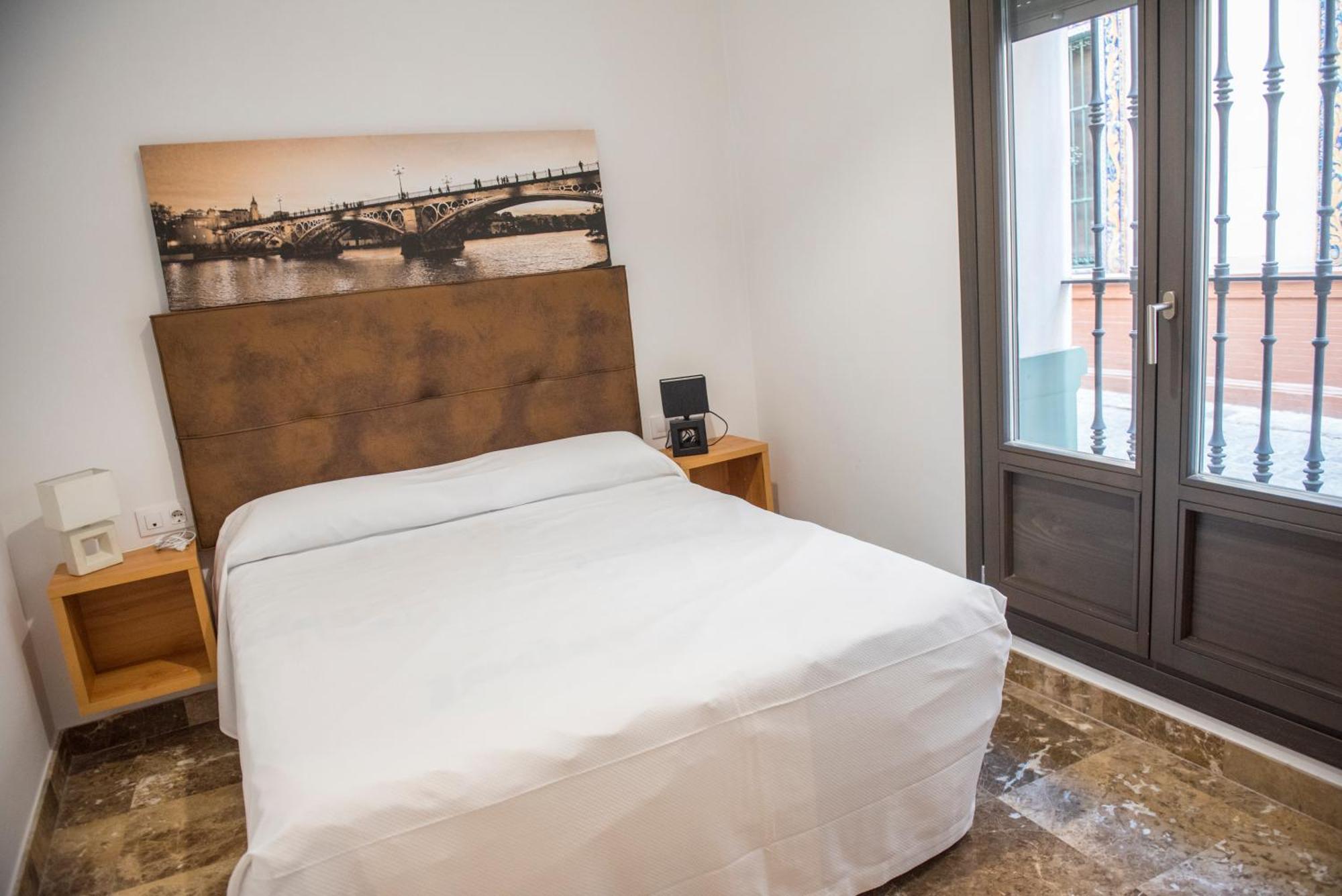 Apartamentos Luxury Puente De Triana Sevilla Eksteriør billede