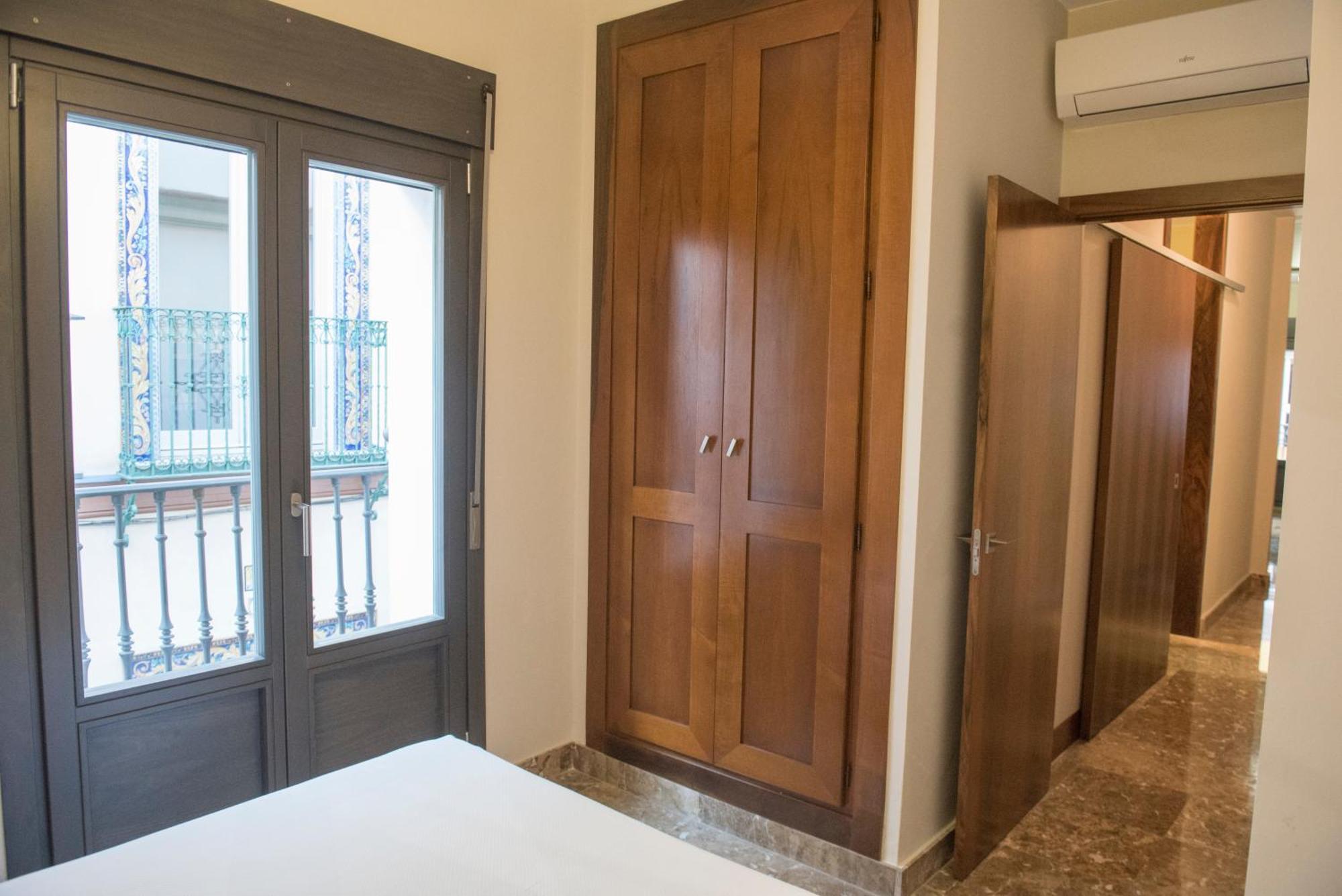 Apartamentos Luxury Puente De Triana Sevilla Eksteriør billede