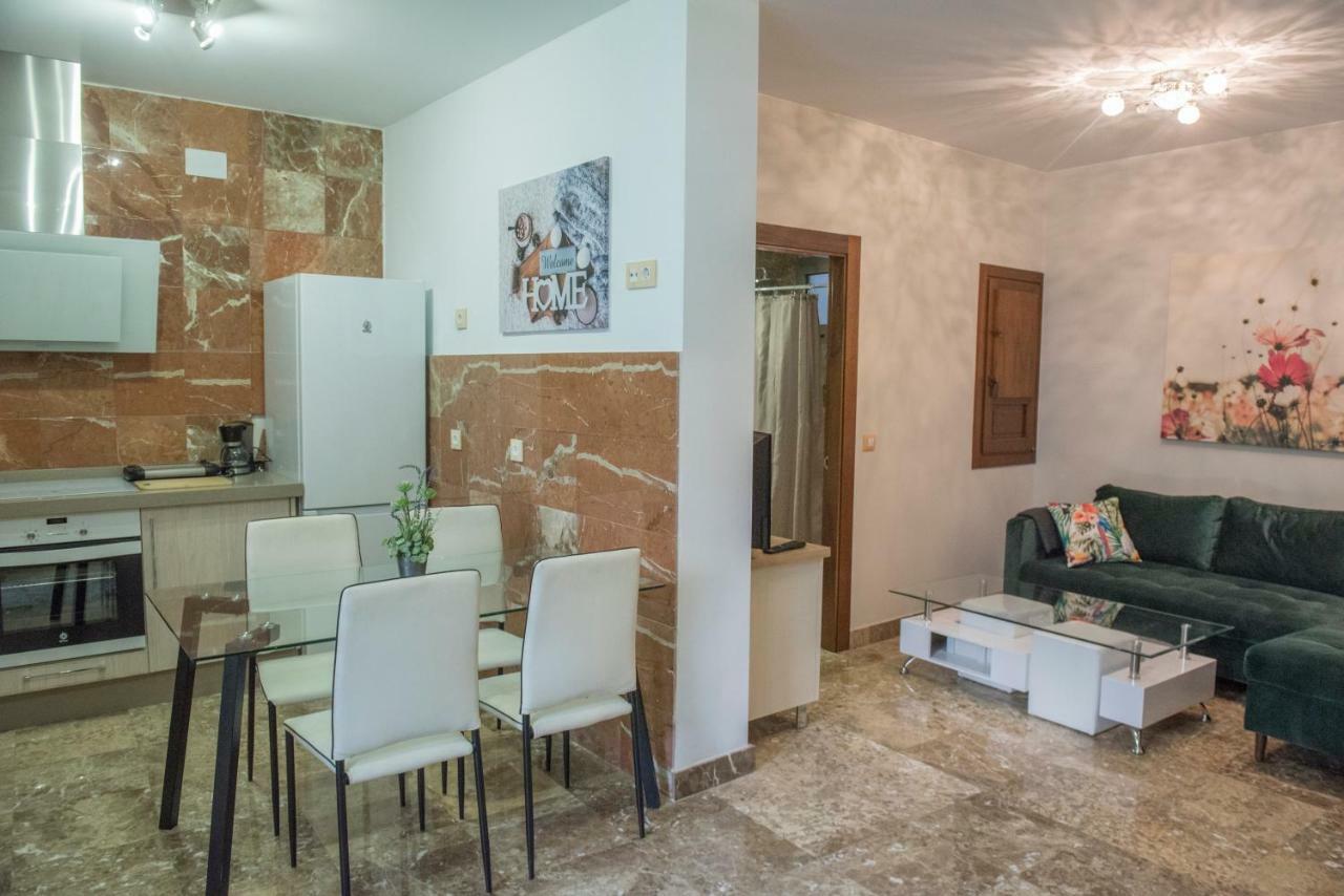 Apartamentos Luxury Puente De Triana Sevilla Eksteriør billede