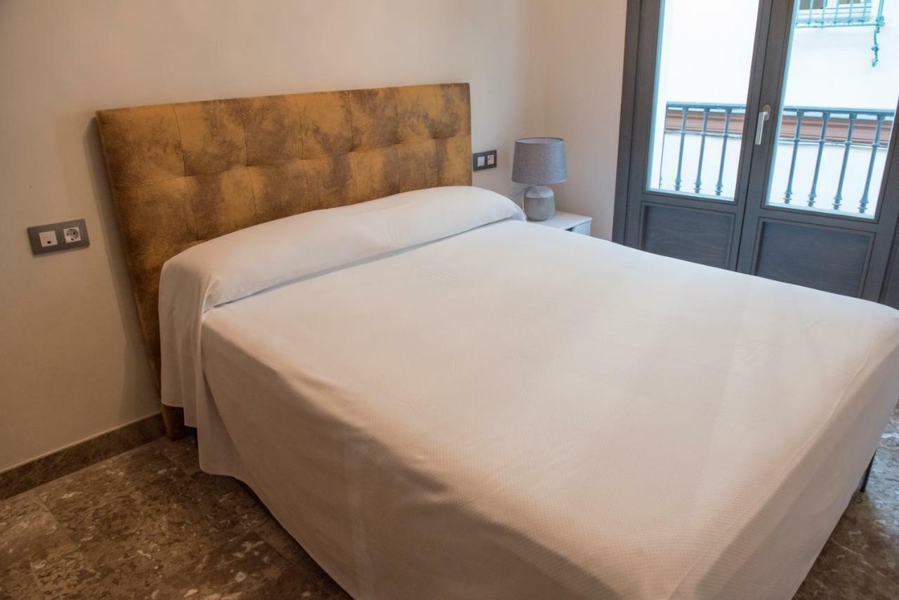 Apartamentos Luxury Puente De Triana Sevilla Eksteriør billede