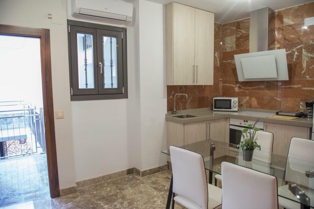 Apartamentos Luxury Puente De Triana Sevilla Eksteriør billede