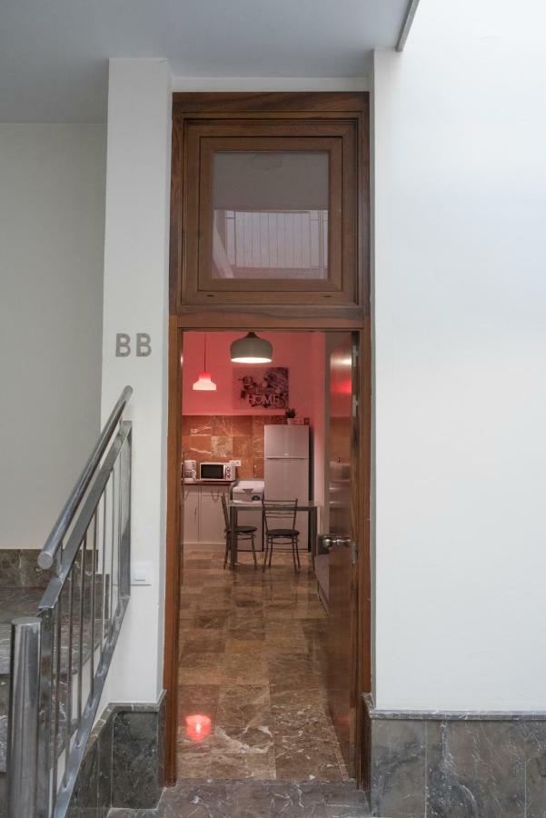 Apartamentos Luxury Puente De Triana Sevilla Eksteriør billede