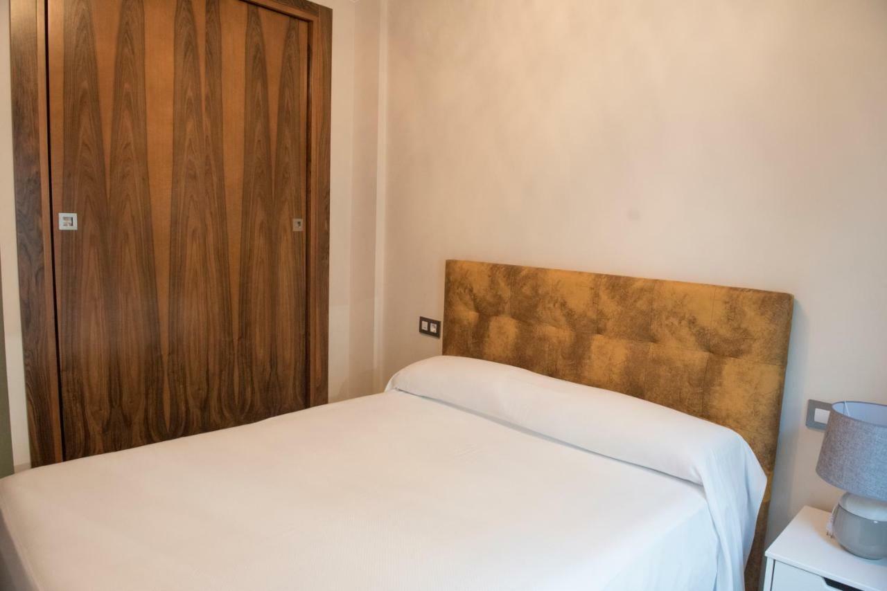 Apartamentos Luxury Puente De Triana Sevilla Eksteriør billede
